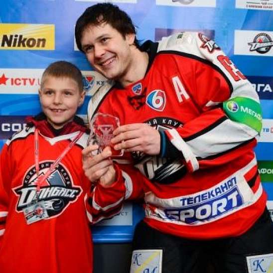 Евгений Дадонов – лучший игрок ноября
